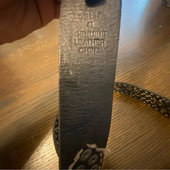 Y2K RARE Betsey Johnson Black & Silver Studded Rose Leather Belt Size Medium - Picture 8 of 8